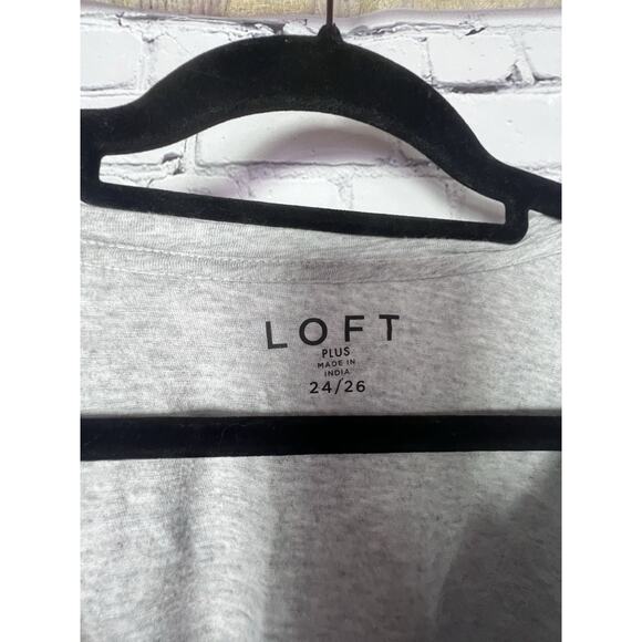 Loft Plus Size Grey Long Serve T-shirt Size 24/26 - Picture 2 of 3